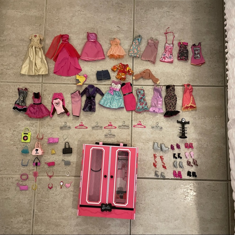 Barbie Closet with Wardrobe